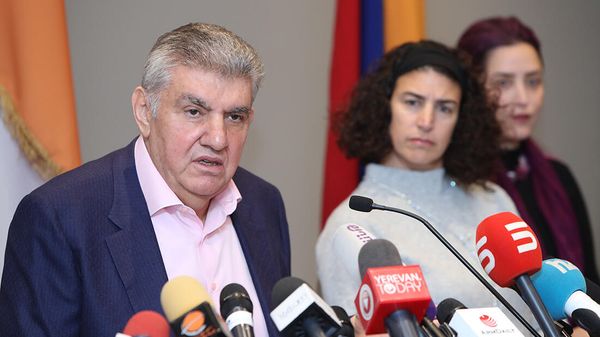 Արա Աբրահամյանը աշխարհում և հետխորհրդային տարածքում աշխարհաքաղաքական իրավիճակին նվիրված մամուլի ասուլիսի ժամանակ (15 մարտի, 2022թ). Երևան - Sputnik Արմենիա