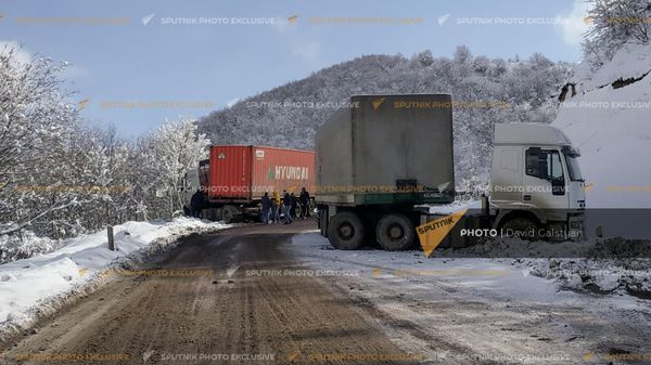 Застрявшие фуры на участке Зангер на границе Вайоцдзпрской и Сюникской областей (16 марта 2022). Сюник - Sputnik Армения