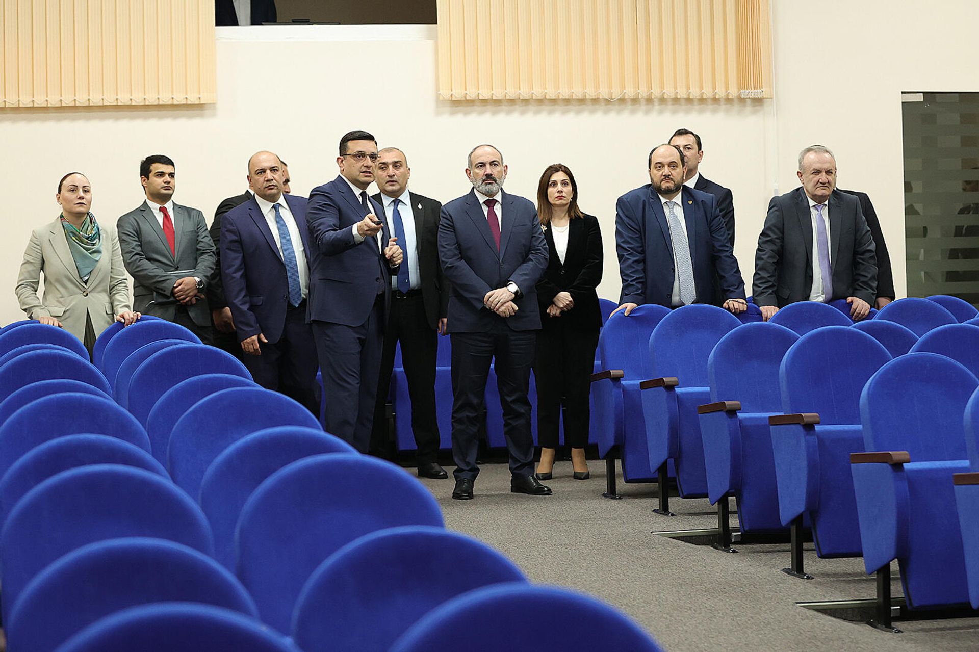 Վարչապետ Նիկոլ Փաշինյանն այցելել է ԵՊԲՀ՝ ներկա գտնվել «ՔՈԲՐԵՅՆ» ուղեղի հիմնարար հետազոտությունների գիտակրթական կենտրոնի բացմանը (16 մարտի, 2022թ). Երևան - Sputnik Արմենիա, 1920, 16.03.2022