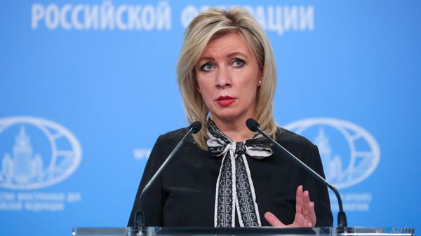 Официальный представитель Министерства иностранных дел России Мария Захарова во время брифинга в Москве - Sputnik Армения