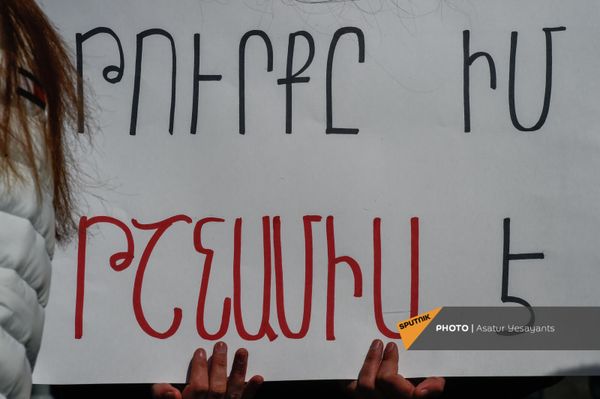 Надпись на плакате "Турок мой враг" - Sputnik Армения
