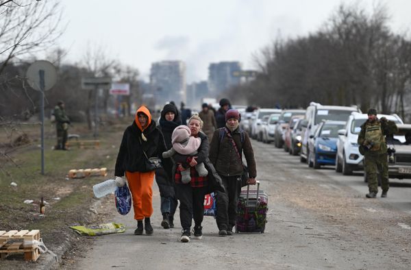 Жители спешат выбраться из города - Sputnik Армения