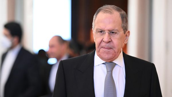 Министр иностранных дел РФ Сергей Лавров перед началом пресс-конференции по итогам встречи с министром иностранных дел Ирана Хоссейном Амиром Абдоллахианом (15 марта 2022). Москва - Sputnik Армения