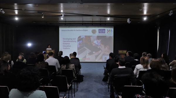 Ասիական զարգացման բանկի աջակցությամբ մշակված Հեռավար ուսուցման հարթակի շնորհանդեսը (18 մարտի, 2022թ). Երևան - Sputnik Արմենիա