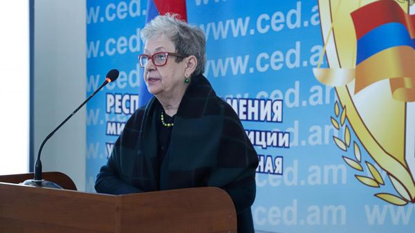 Посол ЕС в Армении Андреа Викторин - Sputnik Армения