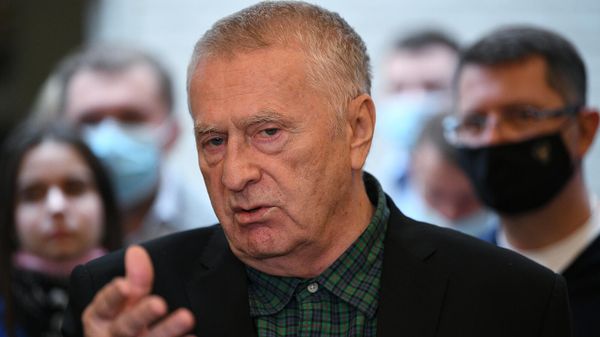 Лидер партии ЛДПР Владимир Жириновский во время посещения штаба ЛДПР по контролю за выборами депутатов Государственной Думы РФ (19 сентября 2021). Москвa - Sputnik Армения