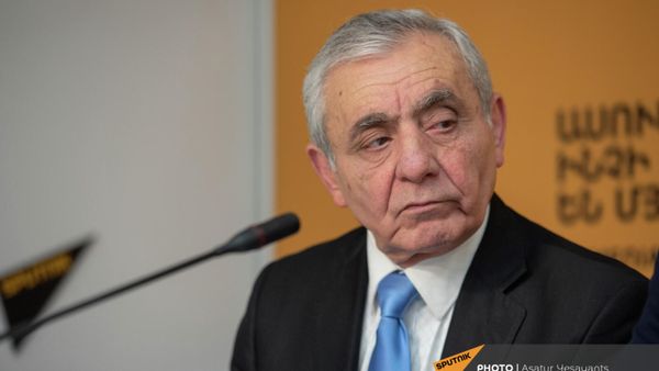 ՀՀ արվեստի վաստակավոր գործիչ, Հայաստանի կոմպոզիտորների միության նախագահ Արամ Սաթյանը՝ ասուլիսում (մարտի 21, 2022). Երևան - Sputnik Արմենիա