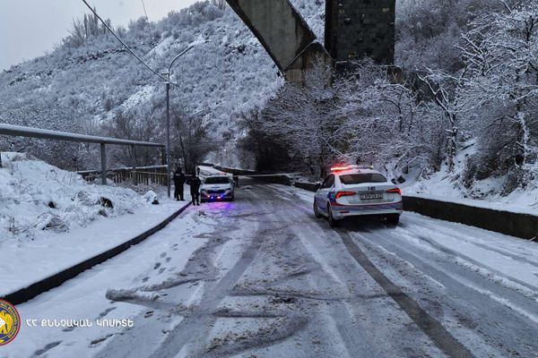 Իրավապահ մարմինների աշխատակիցները դեպքի վայրում պարզում են 24-ամյա քաղաքացու մահվան հանգամանքները  (21 մարտի, 2022թ)․ Երևան - Sputnik Արմենիա