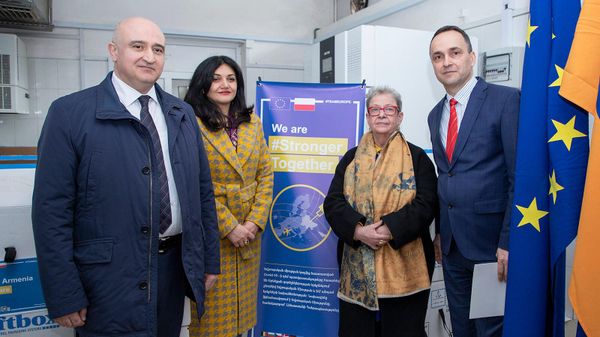 Պորտուգալիայի կառավարության կողմից նվիրաբերված COVID-19 դեմ «Պֆայզեր» պատվաստանյութի առաջին մասնաքանակը Հայաստանում է - Sputnik Արմենիա