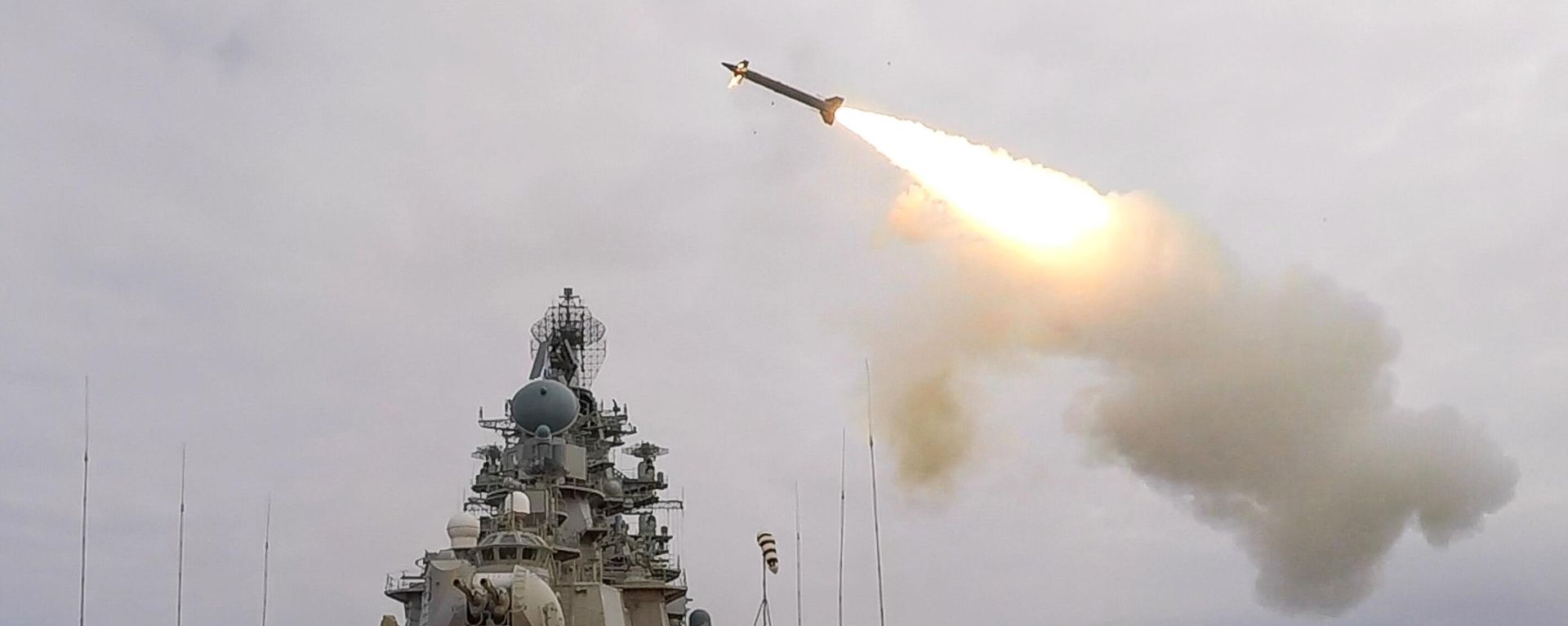 Учения Северного флота Кумжа-2021 с участием крейсера Пётр Великий - Sputnik Армения, 1920, 22.03.2022