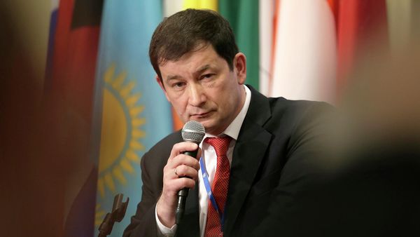 Заместитель постпреда России при ООН Дмитрий Полянский беседует с журналистами после заседания Совета безопасности (26 ноября 2018). Нью-Йорк - Sputnik Армения