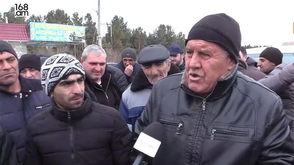 Жители Цовагюха перекрыли трассу Ереван-Севан - Sputnik Արմենիա