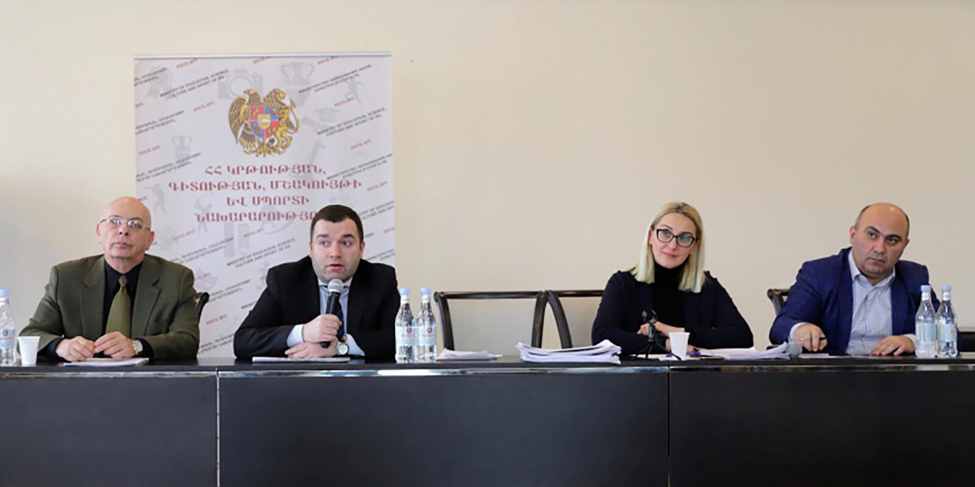 Замминистра образования, науки, культуры и спорта РА Карен Трчунян провел рабочую встречу с руководителями образовательной части негосударственных вузов (23 марта 2022). Еревaн - Sputnik Արմենիա, 1920, 23.03.2022
