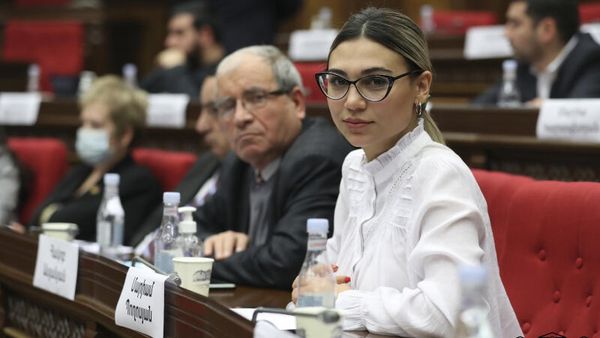 «Քաղաքացիական պայմանագիր» խմբակցության պատգամավոր Մարիամ Պողոսյանը Ազգային ժողովի հեթական նիստի ժամանակ (23 մարտի, 2022թ). Երևան - Sputnik Արմենիա