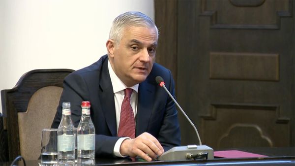 Вице-премьер Мгер Григорян на очередном заседании правительства Армении (24 марта 2022). Еревaн - Sputnik Армения