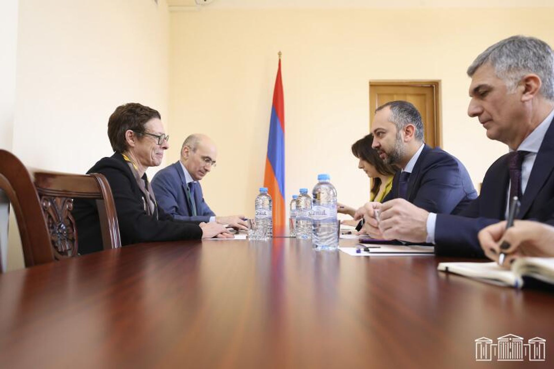 ՀՀ ԱԺ արտաքին հարաբերությունների մշտական հանձնաժողովի նախագահ Էդուարդ Աղաջանյանը ընդունել է ՀՀ-ում Ֆրանսիայի արտակարգ և լիազոր դեսպան Անն Լույոյին (25 մարտի, 2022թ). Երևան - Sputnik Արմենիա, 1920, 25.03.2022