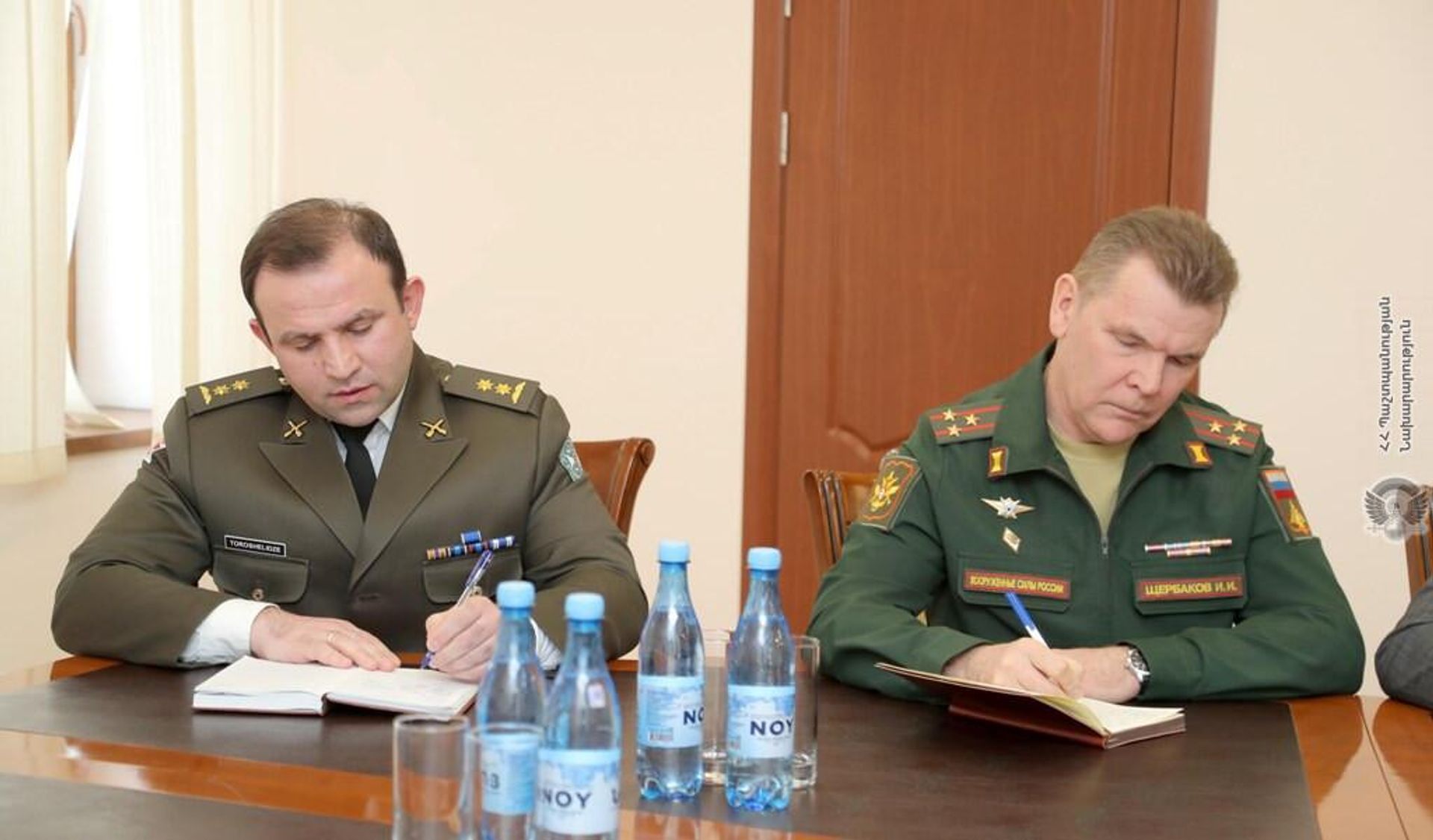 Начальник отдела оборонного сотрудничества и международного сотрудничества МО Левон Айвазян принял военных атташе иностранных посольств, аккредитованных в Армении (26 марта 2022). Еревaн - Sputnik Արմենիա, 1920, 26.03.2022