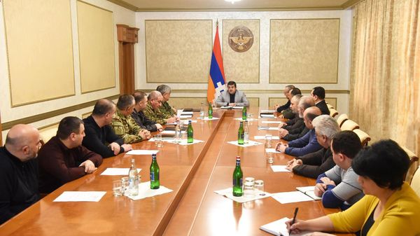 Очередное расширенное заседание Совета безопасности Карабаха под председательством президента Араика Арутюняна (27 марта 2022). Степанакерт - Sputnik Армения