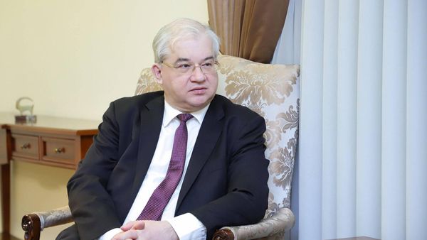 Сопредседатель Минской группы ОБСЕ Игорь Ховаев на встрече с министром иностранных дел Армении (28 марта 2022). Еревaн - Sputnik Армения