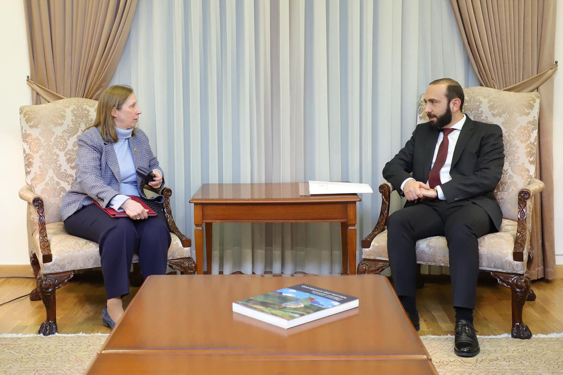 ՀՀ ԱԳ նախարար Արարատ Միրզոյանն ընդունել է Հայաստանում ԱՄՆ դեսպան Լին Թրեյսիին (28 մարտի, 2022թ). Երևան - Sputnik Արմենիա, 1920, 28.03.2022