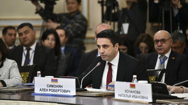 Председатель Национального собрания Армении Ален Симонян на торжественном мероприятии, посвященном 30-летию Межпарламентской ассамблеи СНГ - Sputnik Армения