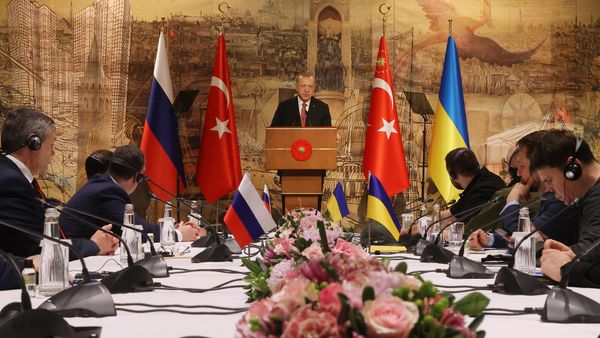 Президент Турции Реджеп Тайип Эрдоган выступает на российско-украинских переговорах во дворце Долмабахче (29 марта 2022). Стамбул - Sputnik Армения