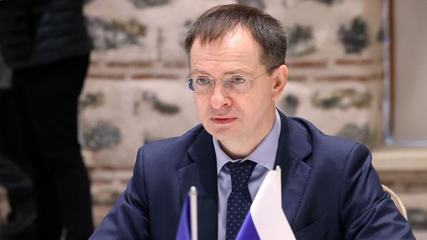 Помощник президента РФ Владимир Мединский во время российско-украинских переговоров во дворце Долмабахче (29 марта 2022). Стамбул - Sputnik Армения