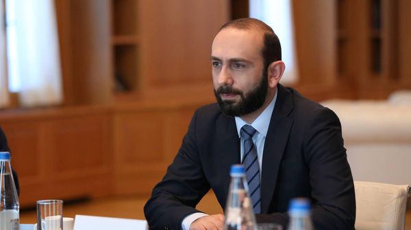 Министр иностранных дел Арарат Мирзоян встретился с вице-премьером Грузии Давидом Залкалиани (29 марта 2022). Тбилиси - Sputnik Армения