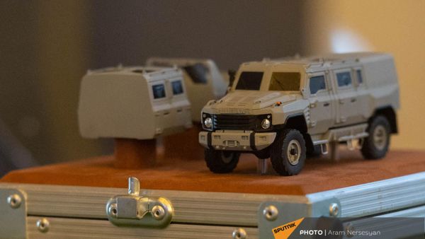 Бронированный автомобиль Лусан, собираемый на Чаренцаванском станкостроительном заводе - Sputnik Армения