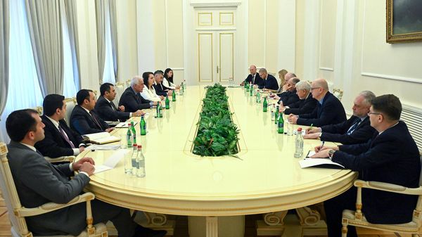 Президент Ваагн Хачатурян принял делегацию, возглавляемую действующим председателем ОБСЕ, министром иностранных дел Польши Збигневом Рау (1 апреля 2022). Еревaн - Sputnik Армения