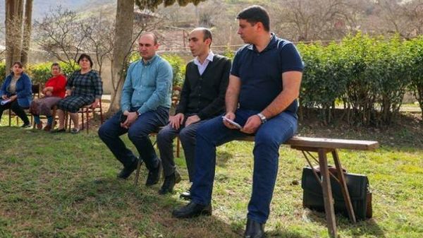 Артак Бегларян посетил села Нахичеваник, Вардадзор и Сарнахпюр Аскеранского района - Sputnik Армения