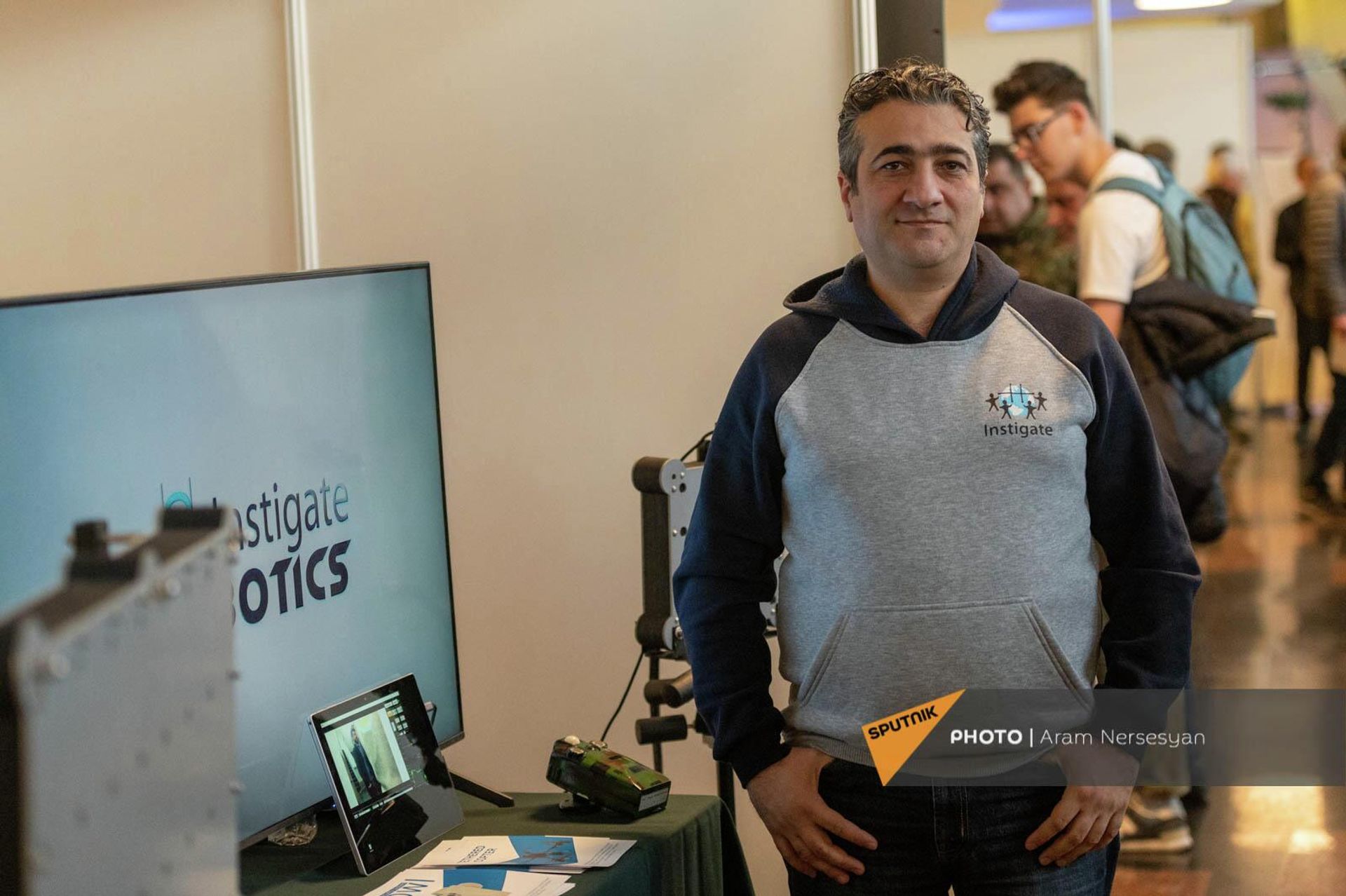 Instigate Robotics ընկերության տեխնիկական տնօրեն Ռուբեն Գյոնջյանը ArmHighTech 2022 ցուցահանդեսի ժամանակ - Sputnik Արմենիա, 1920, 04.04.2022