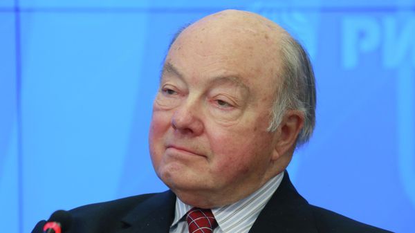 Чрезвычайный и полномочный посол США в СССР (1987–1991 гг.) Джек Мэтлок во время круглого стола, приуроченного к 80-летию установления дипотношений между СССР и США (2 апреля 2013). Москвa - Sputnik Армения