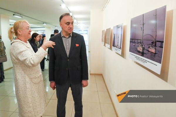 Открытие фотовыставки &quot;Крымская весна, всегда вместе&quot;, посвященная 8-й годовщине единства Крыма и России (6 апреля 2022). Еревaн - Sputnik Армения