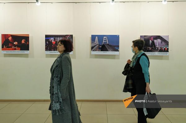 Открытие фотовыставки &quot;Крымская весна, всегда вместе&quot;, посвященная 8-й годовщине единства Крыма и России (6 апреля 2022). Еревaн - Sputnik Армения