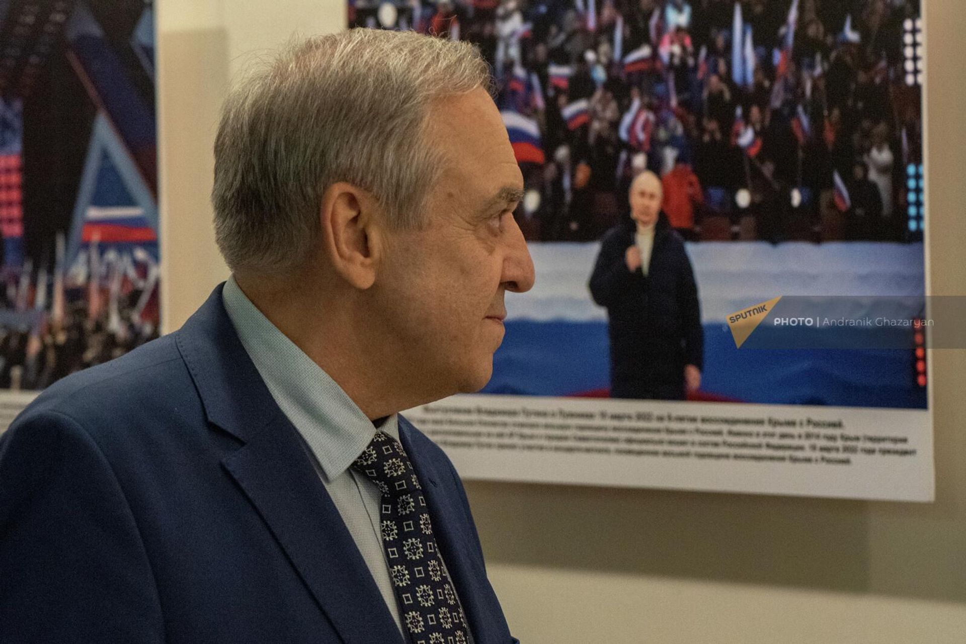 Постпред Крыма при президенте РФ, вице-премьер Крыма Георгий Мурадов на открытии фотовыставки Крымская весна, всегда вместе, посвященная 8-му году единства Крыма и России (6 апреля 2022). Еревaн - Sputnik Армения, 1920, 06.04.2022
