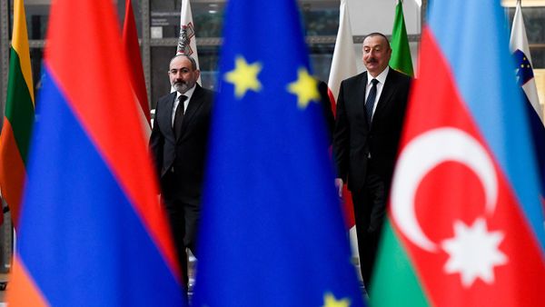 Премьер-министр Армении Никол Пашинян, Президент Европейского Совета Шарль Мишель и президент Азербайджана Ильхам Алиев перед встречей в Европейском Совете (6 апреля 2022). Брюссель - Sputnik Армения