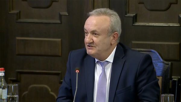 Министр ОНКС Ваграм Думанян во время очередного заседания правительства Армении (7 апреля 2022). Еревaн - Sputnik Армения