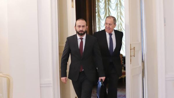 Министры иностранных дел Армении и России Арарат Мирзоян и Сергей Лавров на встрече в Доме приемов МИД России (8 апреля 2022). Москва - Sputnik Армения