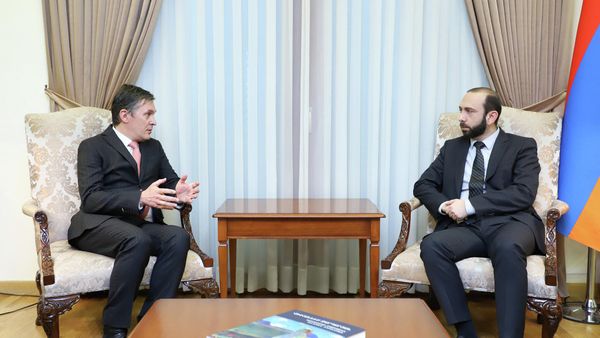 Министр иностранных дел Арарат Мирзоян принял французского сопредседателя Минской группы ОБСЕ Брайса Рокефа (11 апреля 2022). Еревaн - Sputnik Армения