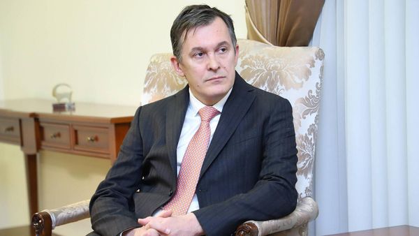 Сопредседатель Минской группы ОБСЕ от Франции Брис Рокфо на встрече с министром иностранных дел Армении (11 апреля 2022)․ Ереван - Sputnik Армения