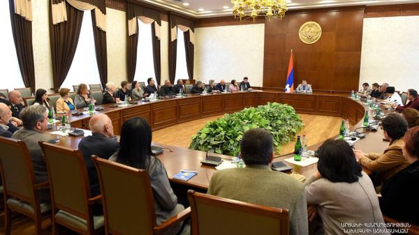 Արցախի նախագահ Արայիկ Հարությունյանը հանդիպել է Արցախում գործող մի շարք հասարակական կազմակերպությունների ներկայացուցիչների հետ (13 ապրիլի, 2022թ)․ Ստեփանակերտ - Sputnik Արմենիա