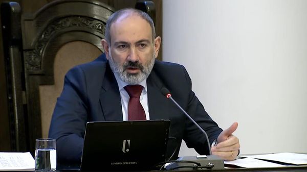 Премьер-министр Никол Пашинян на очередном заседании правительства (15 апреля 2022). Еревaн - Sputnik Армения