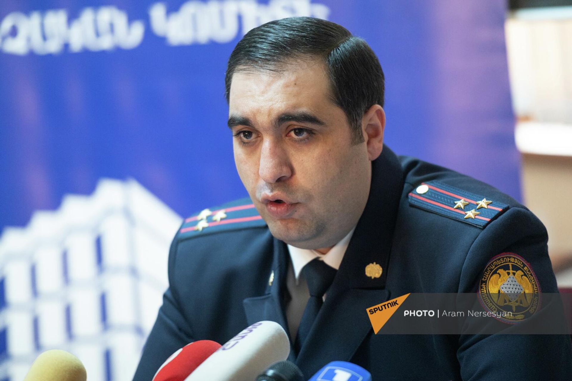 Начальник следственного управления по борьбе с незаконным оборотом наркотиков Следственного комитета РА Ованнес Амбарян на пресс-конференции (15 апреля 2022). Еревaн - Sputnik Армения, 1920, 24.04.2026