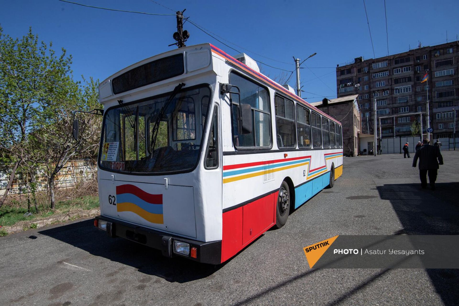 «Երևանի էլեկտրատրանսպորտ» ՓԲԸ աշխատակիցների արտադրված «Երազ» տրոլեյբուսը - Sputnik Արմենիա, 1920, 19.04.2022