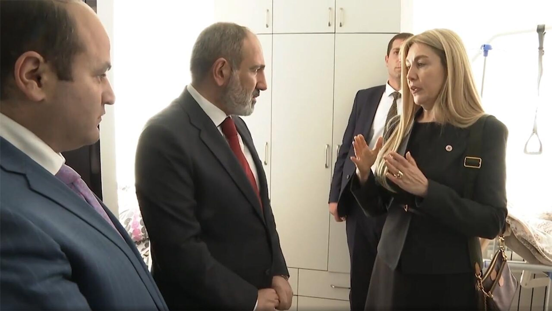 Премьер-министр Никол Пашинян во время рабочего визита в Гюмри Премьер-министр Никол Пашинян во время рабочего визита в Гюмри - Sputnik Армения, 1920, 16.04.2022