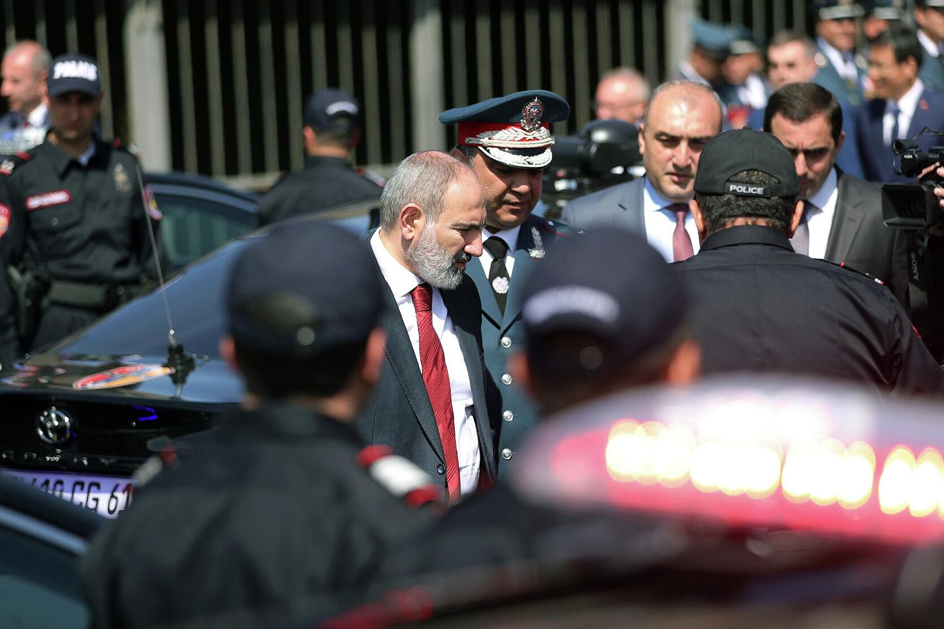 Премьер-министр Никол Пашинян в сопровождении начальника полиции Ваге Казаряна посетил Кумайрийское управление полиции (16 апреля 2022). Гюмри - Sputnik Արմենիա, 1920, 16.04.2022