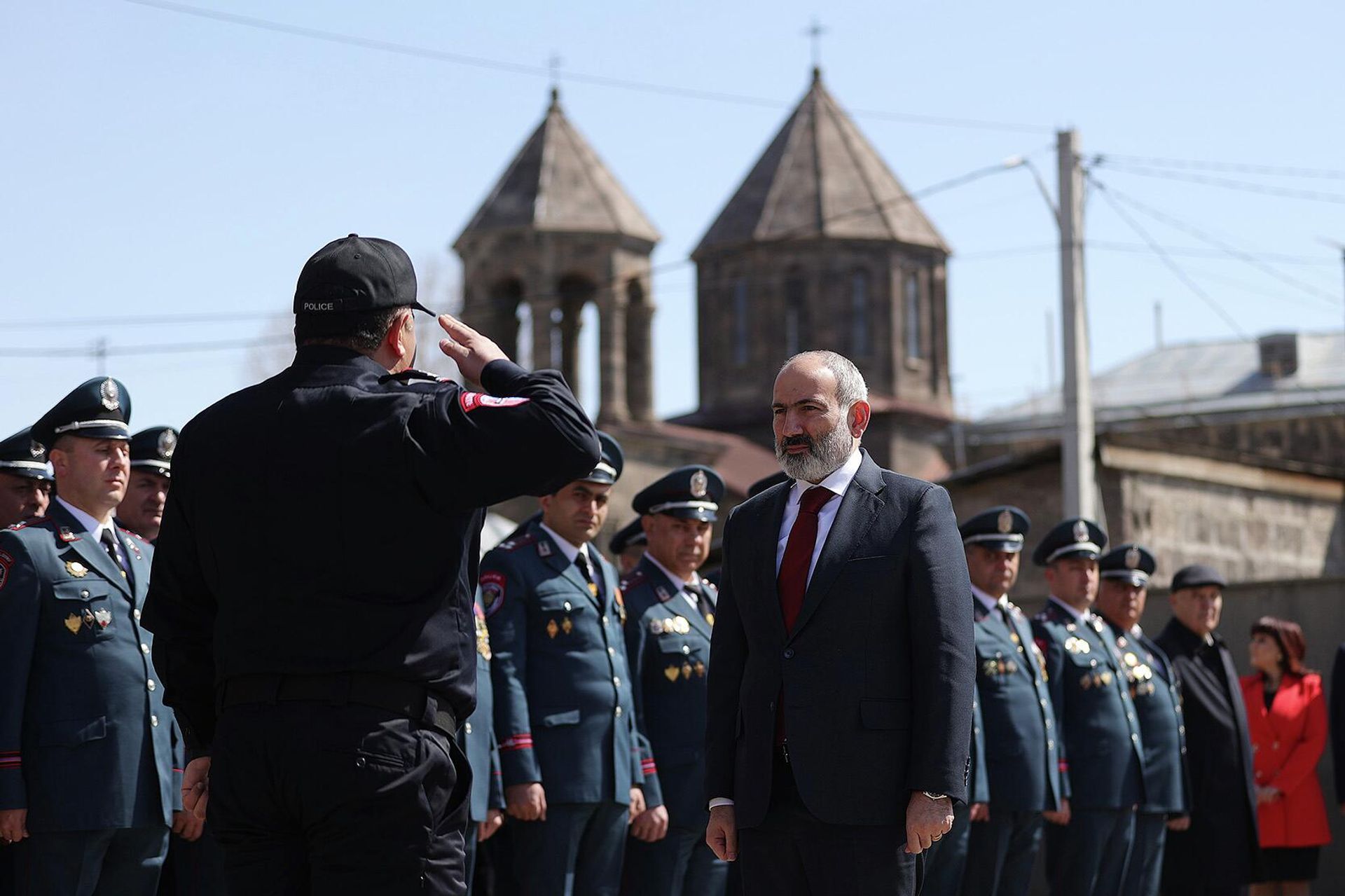 Премьер-министр Никол Пашинян в сопровождении начальника полиции Ваге Казаряна посетил Кумайрийское управление полиции (16 апреля 2022). Гюмри Премьер-министр Никол Пашинян в сопровождении начальника полиции Ваге Казаряна посетил Кумайрийское управление полиции (16 апреля 2022). Гюмри - Sputnik Армения, 1920, 16.04.2022
