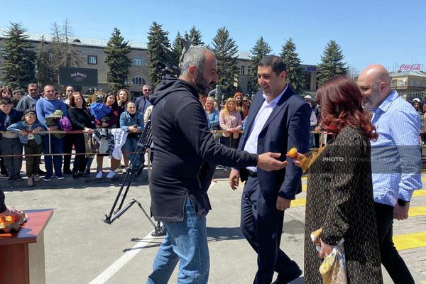 Սուրբ Հարության տոն՝ Զատիկի տոնակատարությոունը Վարդանանաց հրապարակում (17 ապրիլի, 2022թ). Գյումրի - Sputnik Արմենիա