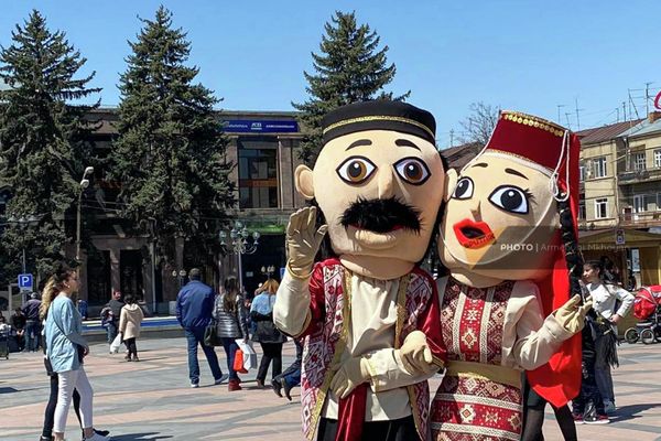 Սուրբ Հարության տոն՝ Զատիկի տոնակատարությոունը Վարդանանաց հրապարակում (17 ապրիլի, 2022թ). Գյումրի - Sputnik Արմենիա